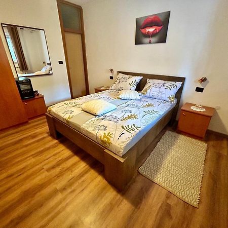 Guest House Casa Mia - Rooms & Apartments روفينج المظهر الخارجي الصورة