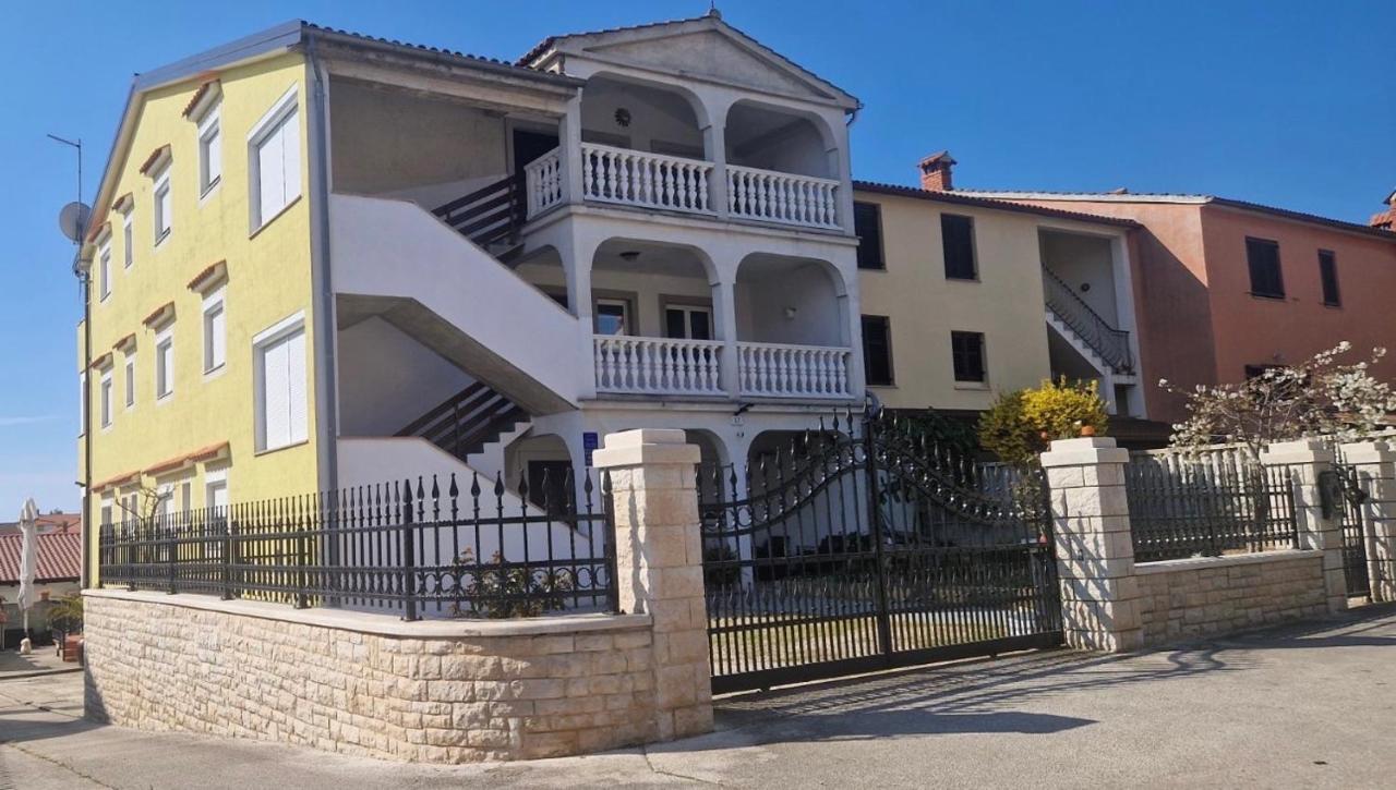 Guest House Casa Mia - Rooms & Apartments روفينج المظهر الخارجي الصورة