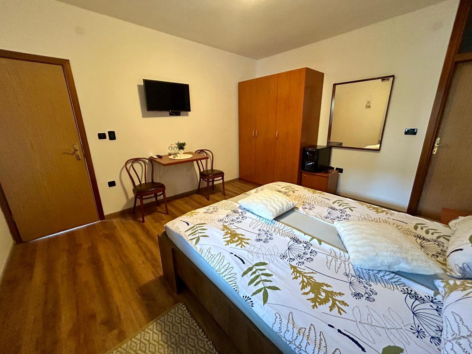 Guest House Casa Mia - Rooms & Apartments روفينج المظهر الخارجي الصورة